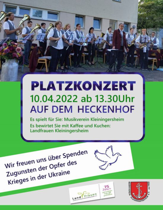 Kuchenverkauf mit Platzkonzert